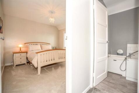 Bedroom 2 / Bathroom