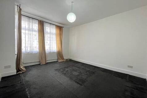 Bedroom 1.jpg