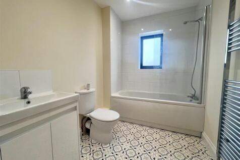 faily bathroom.jpg
