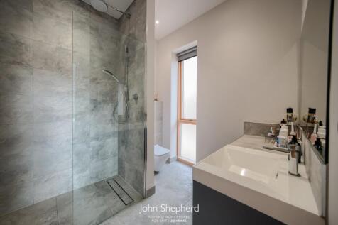 En-Suite 1