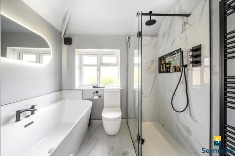 Fammily Bathroom