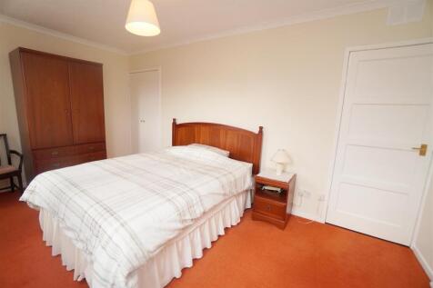 bedroom1.jpg