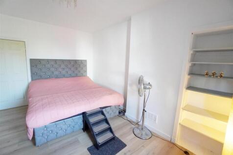 bedroom1.jpg
