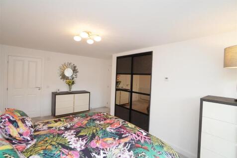 bedroom1.jpg