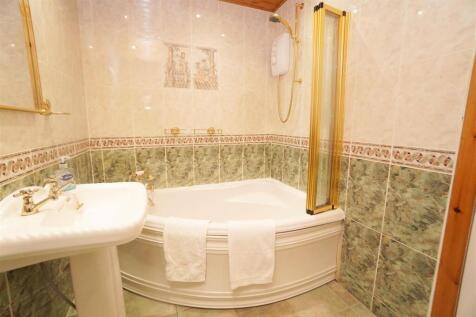 bathroom1.jpg