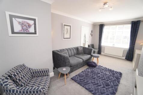 lounge1.jpg