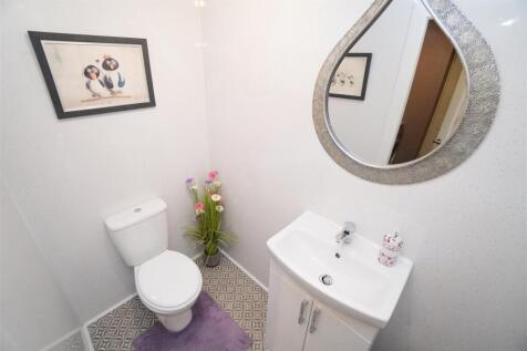 downstairs wc.jpg