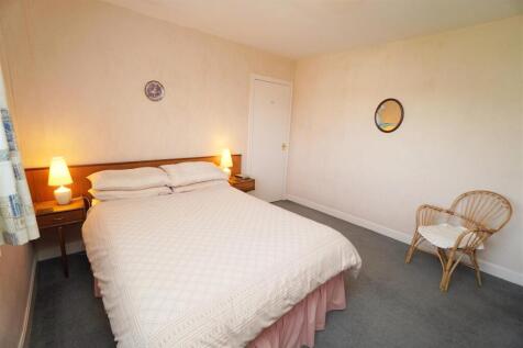 bedroom2.jpg