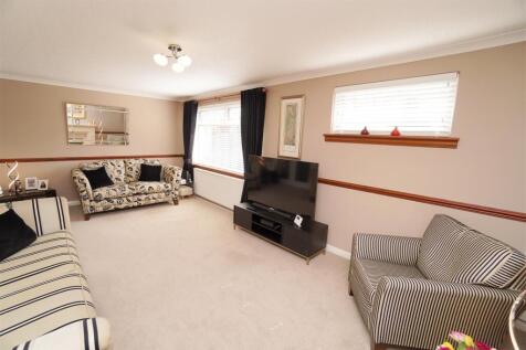 lounge1.jpg