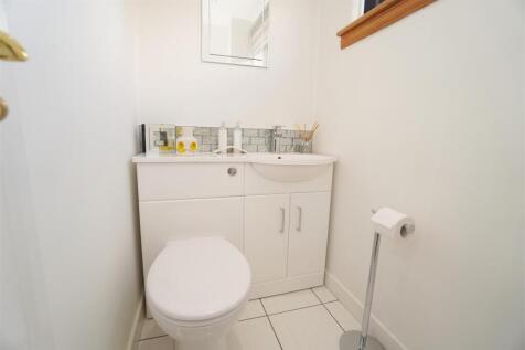 downstairs wc.jpg