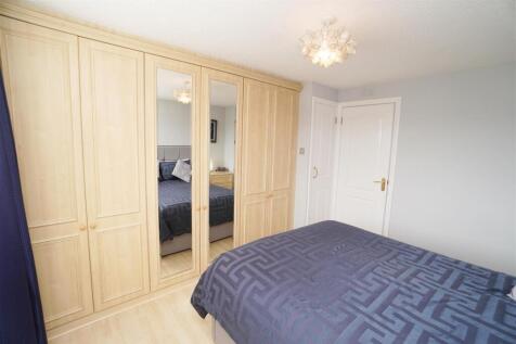 bedroom(1)).jpg