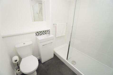 BATHROOM1.jpg