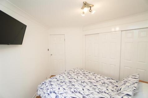BEDROOM1.jpg