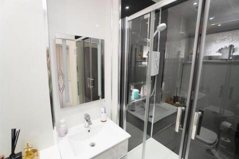 BATHROOM1.jpg