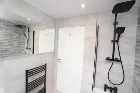 bathroom2.jpg