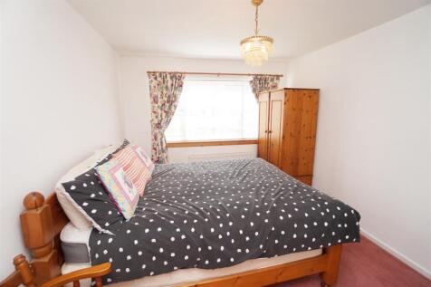 bedroom1.jpg