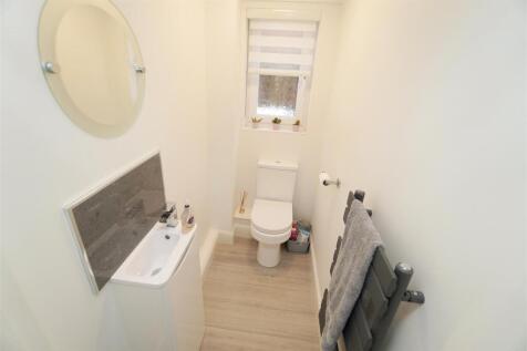 downstairs wc.jpg