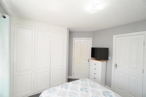 bedroom1.jpg