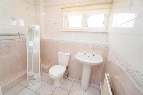upstairs bathroom.jpg