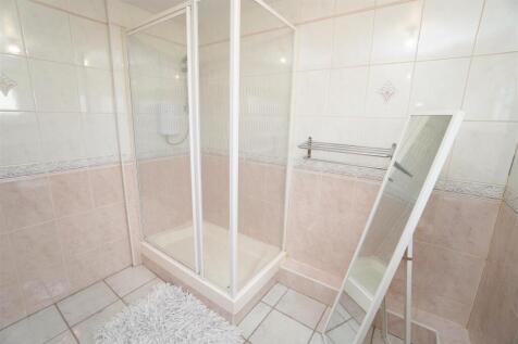 bathroom upstairs.jpg