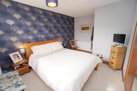 bedroom1.jpg