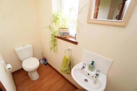 downstairs wc.jpg