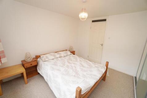 bedroom1.jpg