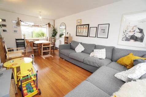 lounge1.jpg