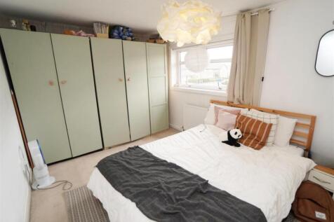 bedroom1.jpg