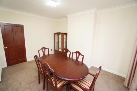 DINING ROOM1.jpg