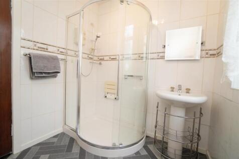 BATHROOM1.jpg