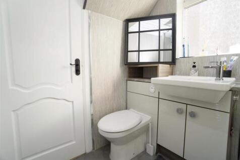 bathroom1.jpg