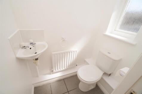 downstairs wc.jpg
