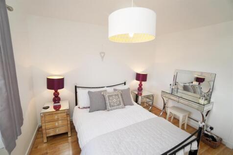 bedroom2.jpg