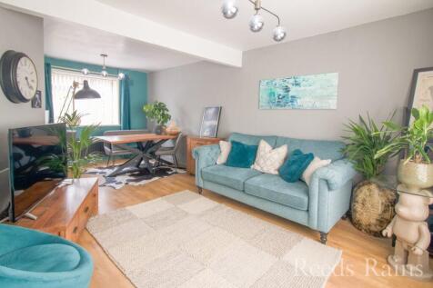 Lounge/Dining