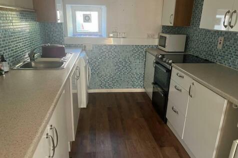 KITCHEN/DINING AREA