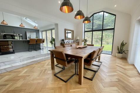Dining Room (Front)