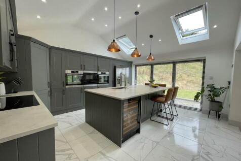 Split Level Kitchen (Rear/Side)