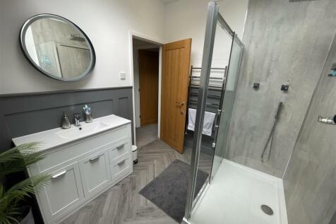 Shower Room (Rear)