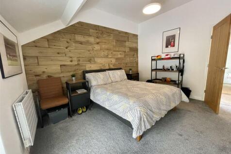 Bedroom (Side)