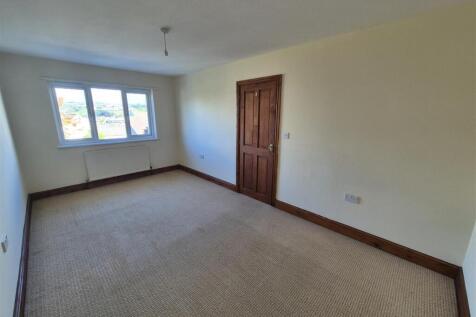 BEDROOM 2/ YSTAFELL WELY 2