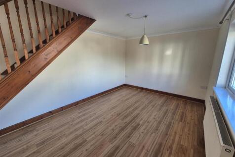 LIVING ROOM/ YSTAFELL FYW