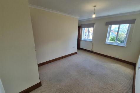 BEDROOM 3/ YSTAFELL WELY 3