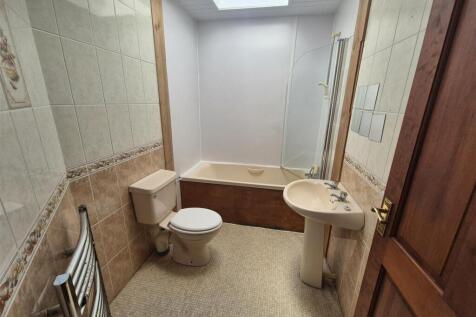 BATHROOM/ YSTAFELL YMOLCH