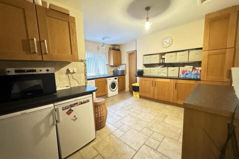 LARGE UTILITY ROOM