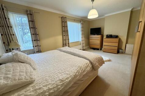 DOUBLE BEDROOM 2