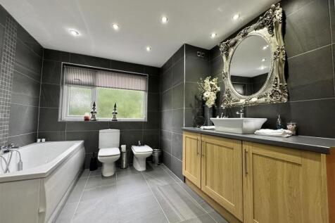 LUXURY BATHROOM