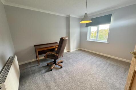 Office/Bedroom 5