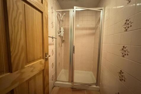Separate Shower Room