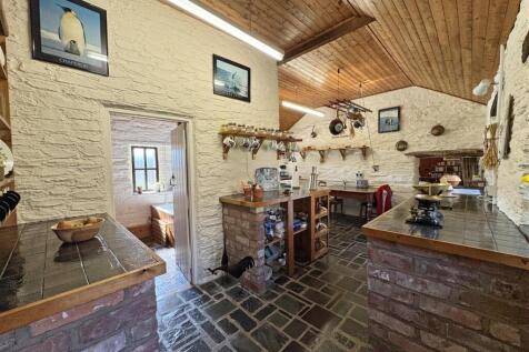 L SHAPED KITCHEN